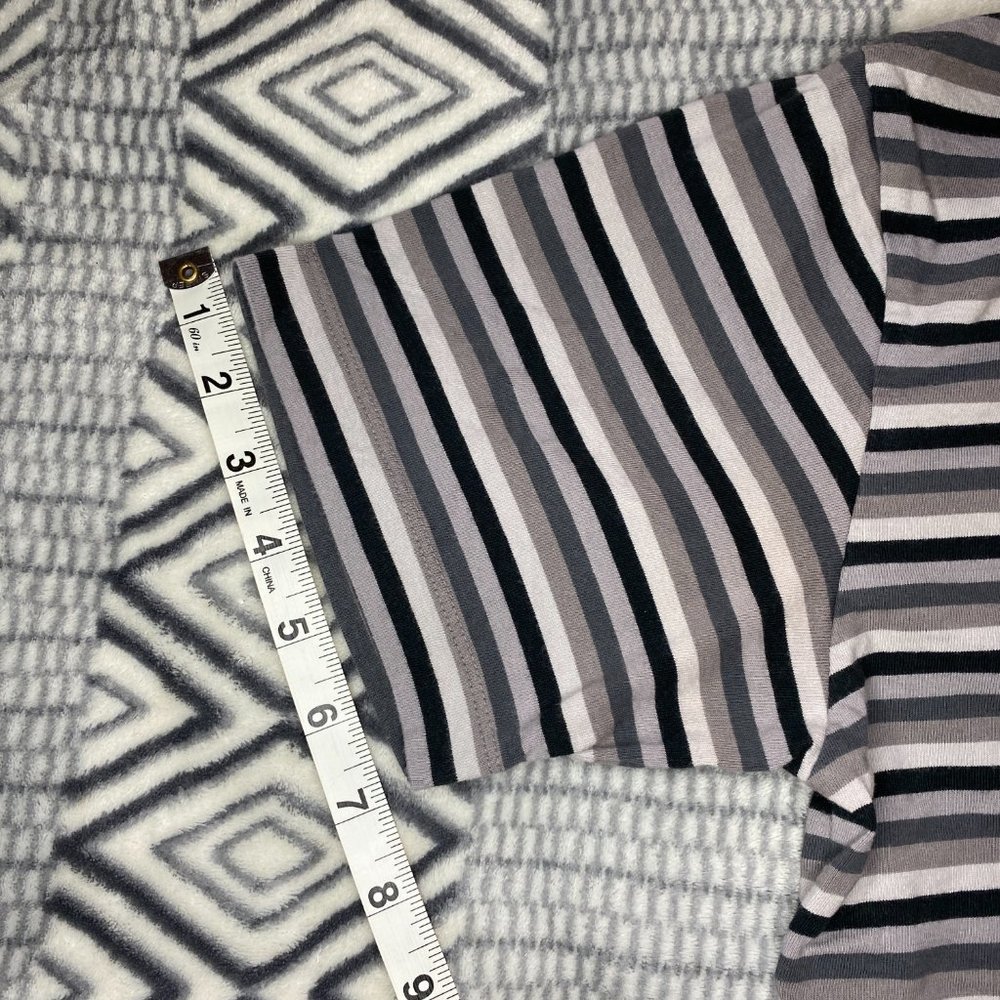 Uniqlo x JW Anderson Striped T Shirt Crew Neck Grey Black Stripe S - Picture 6 of 9